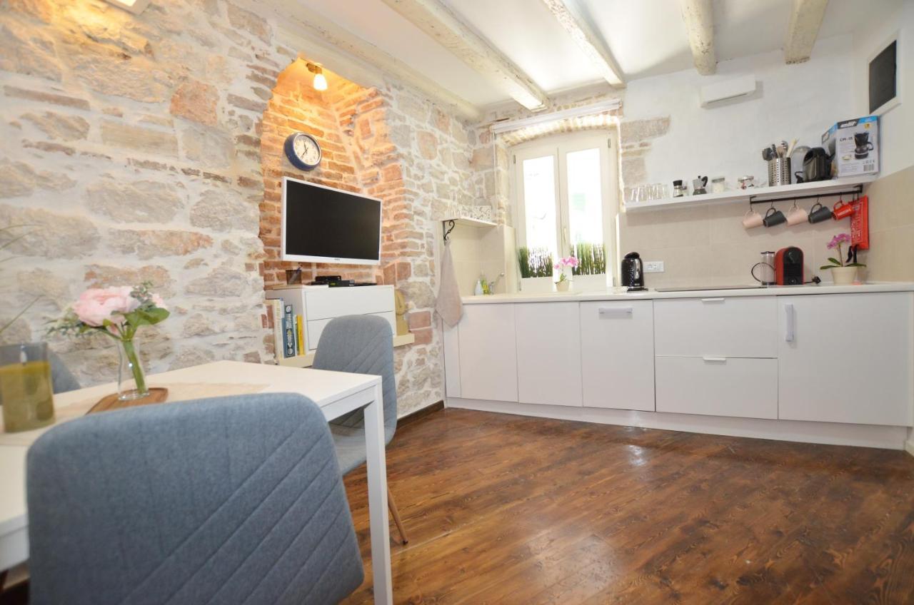 Pisinium Apartment Ровинь Экстерьер фото